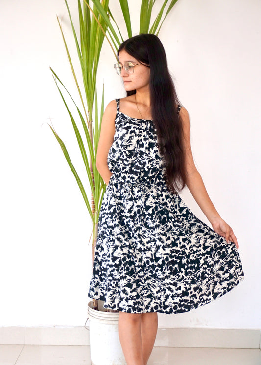 Women’s Black & White Abstract Print Midi Dress
